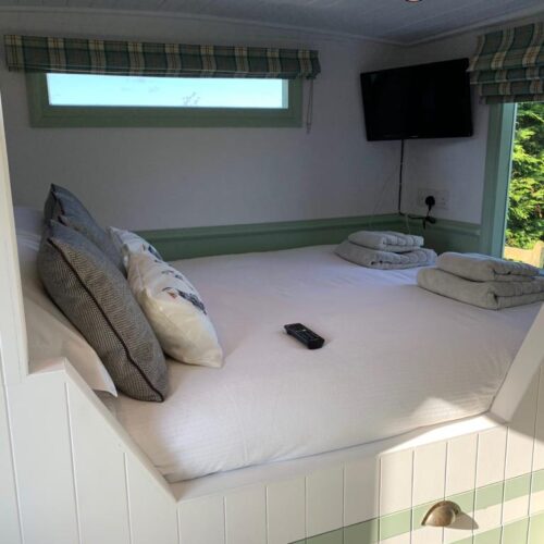 Shearling hut king bed